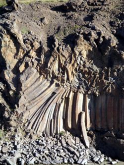 Fichier:250px-Columnar basalt Sudurarhraun.jpg