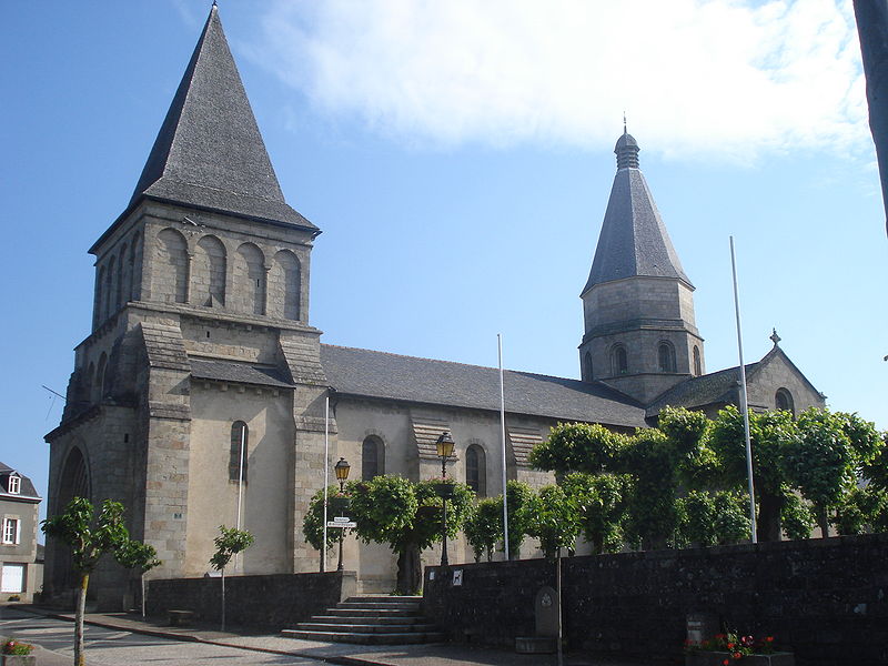 Fichier:800px-Bénévent-l'Abbaye (Creuse, Fr),l'église.JPG