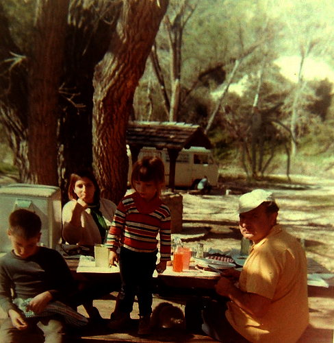 Fichier:Slenderman picnic 1977.jpg