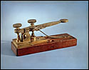 Fichier:Morse telegraph key.jpg