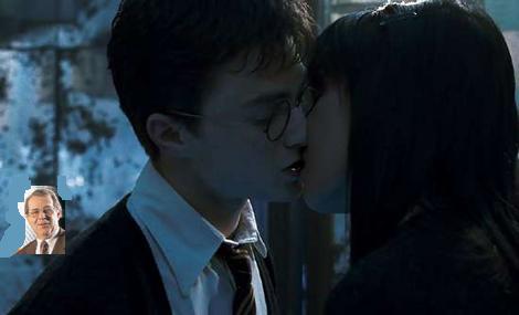 Fichier:Potter kiss wideweb 470x285,0.jpg