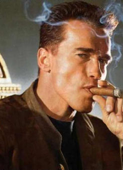 Fichier:Schwarzenegger-smoking.1193559154.jpg