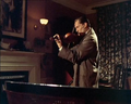 Sherlock Holmes jouant du violon.png