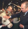Jacques Chirac tentant avec difficulté de comprendre le principe du fist-fucking