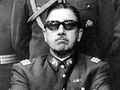 …tient chaque jour à saluer la mémoire d’Augusto Pinochet, au vu et au su de tous.