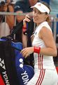 Martina Hingis emportant son sac de sport.jpg