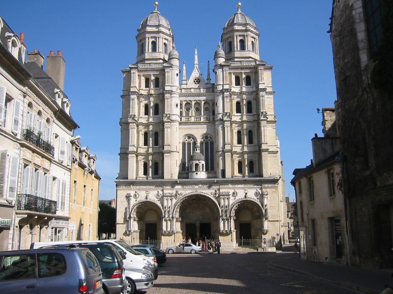 Fichier:Eglise Place Saint Michel Dijon .JPG