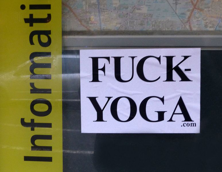 Fichier:Gentrification fuck Yoga.jpg