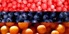 Le drapeau arménien, (version luxe) présente sur trois bande des étales de maraîchers, avec de haut en bas, des tomates, des myrtilles et des abricots
