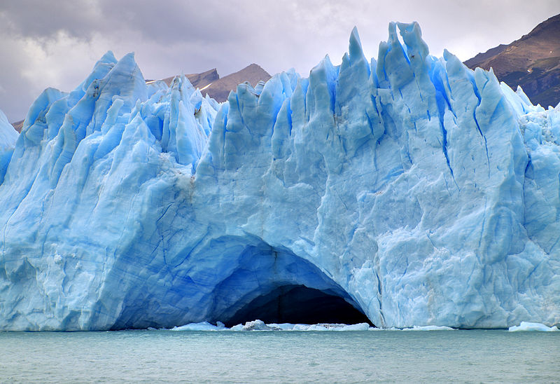 קובץ:800px-153 - Glacier Perito Moreno - Grotte glaciaire - Janvier 2010.jpg
