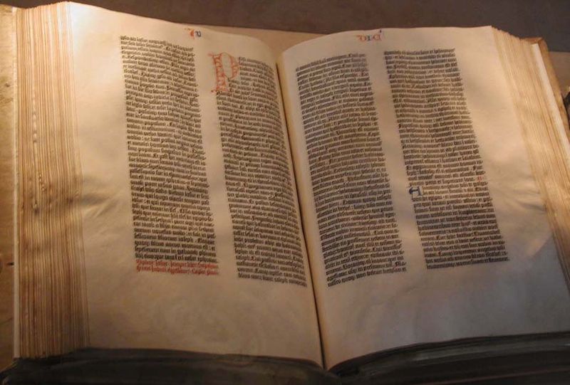 קובץ:Gutenberg Bible.jpg