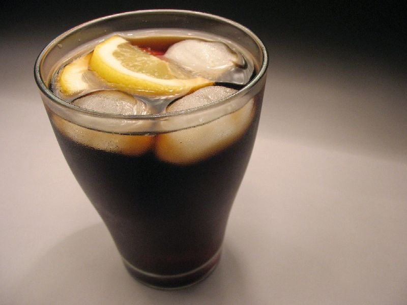 קובץ:Glass cola.jpg