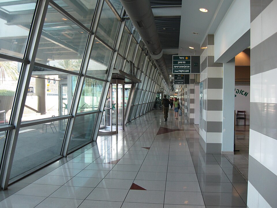 קובץ:Merkazit hof hacarmel001.jpg