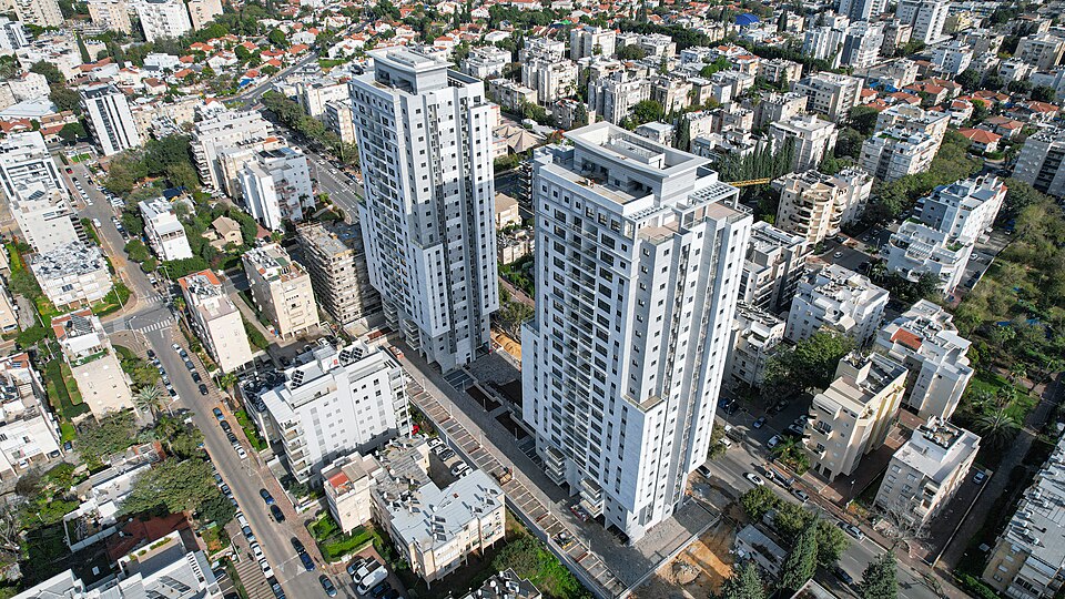 קובץ:Tzameret Ein Ganim 01.jpg