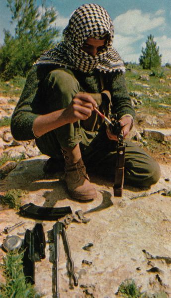 קובץ:PFLP-Rifle-1969.jpg