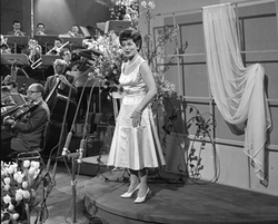 Eurovision Song Contest 1958 - Lys Assia (crop).png