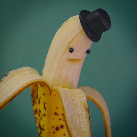 File:Banana in top hat.jpg
