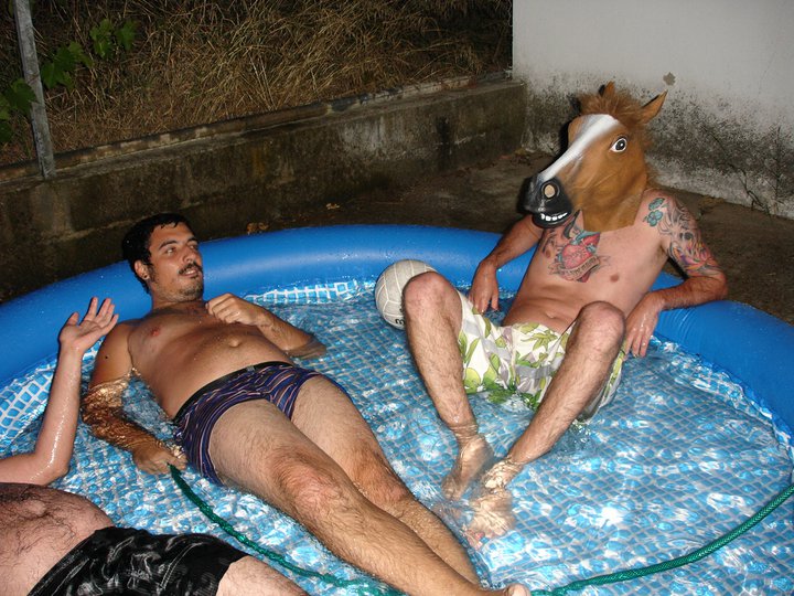 File:Horsehead bathing.jpg