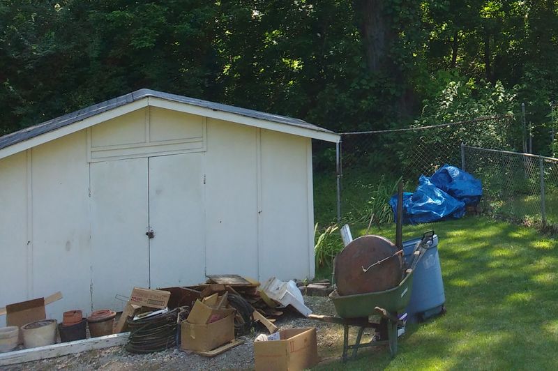 File:Shed that is actually a shed and not actually a barn.jpg