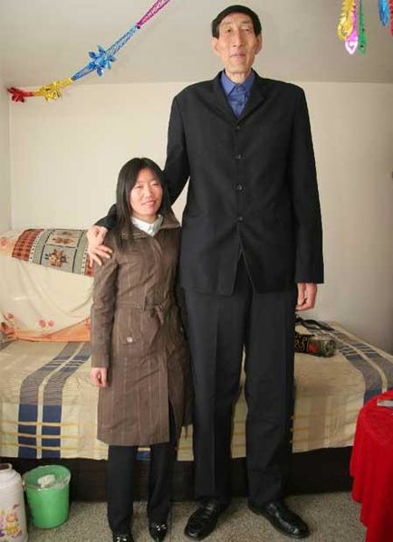 File:Tallest guy evar.JPG