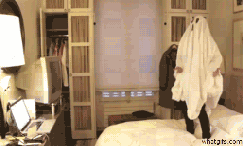 Archivo:Funny-gifs-paranormal-activity.gif