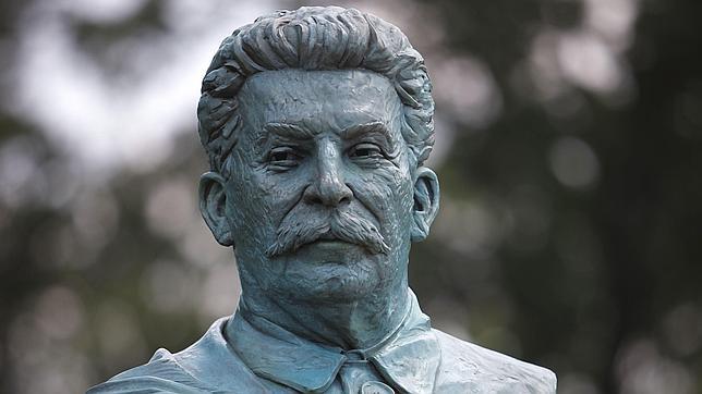 Archivo:Stalin Estatua.jpg