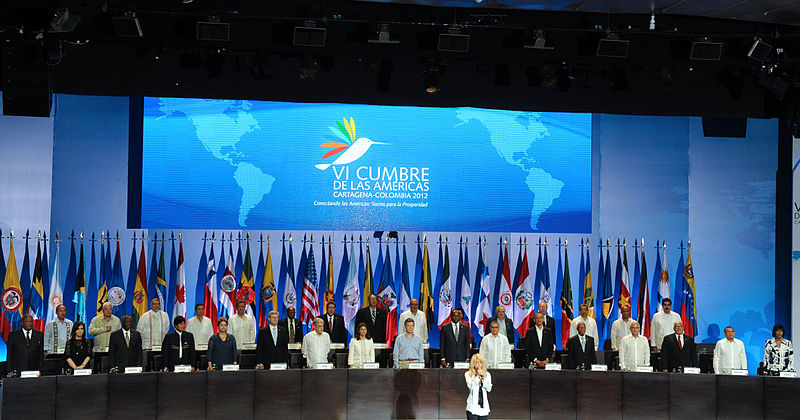 Archivo:Cumbre de Cartagena Shakira.jpg