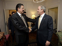 Archivo:250px-Manuel Zelaya with George Bush September 18, 2006.jpg