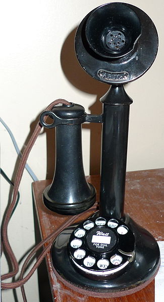 Archivo:Telefono antiguo.JPG