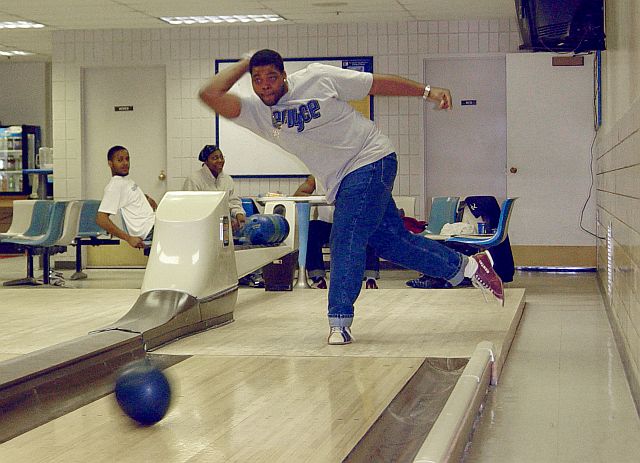Archivo:Bowling 004color-a.jpg