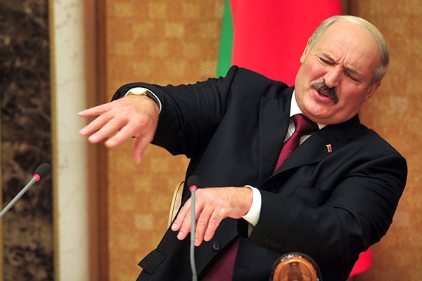 Archivo:Aleksandr Lukashenko hechizo.jpeg