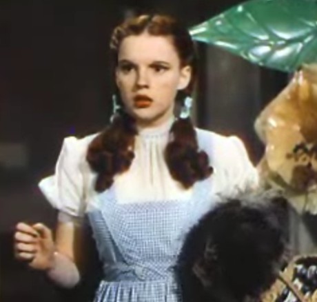 Archivo:Judy Garland in The Wizard of Oz trailer 2.jpg