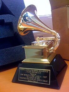 Archivo:Grammy.jpg