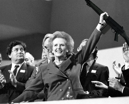 Archivo:Margaret Thatcher con un fusil.jpg