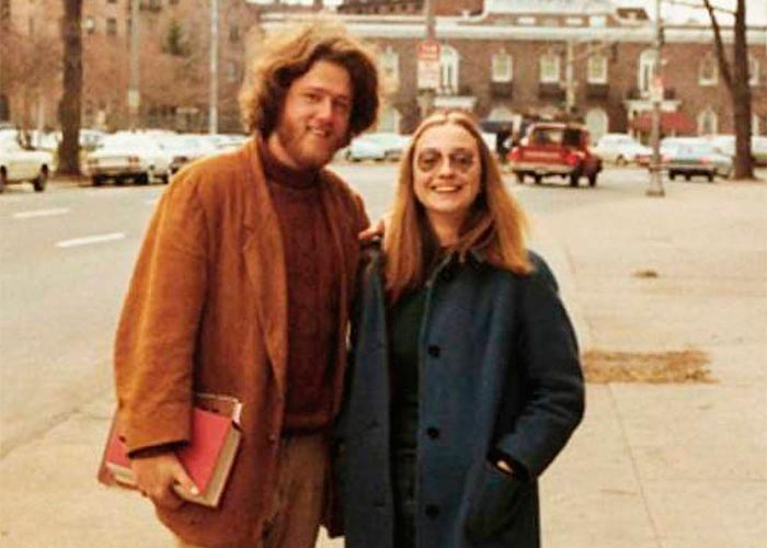 Archivo:Hillary Bill Clinton hippies.jpg