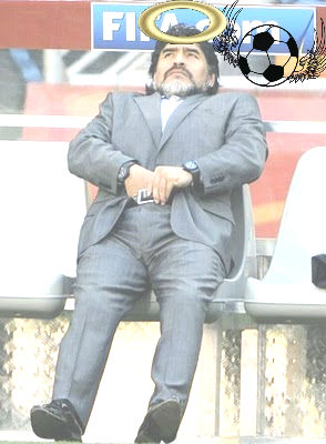 Archivo:Maradona bendecido1.jpg