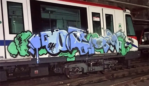 Archivo:Graffiti-metro-sto-dgo.jpg