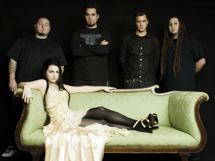 Archivo:Evanescence 2004-2006.jpg