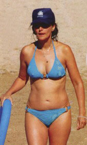 Archivo:Segolene Royal en bikini en la playa.jpg