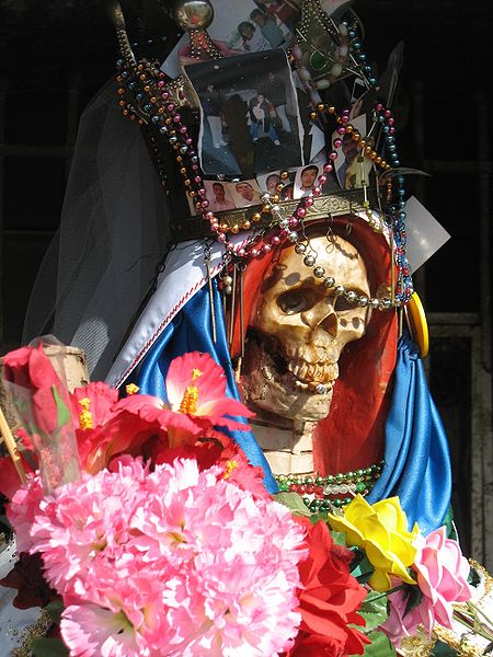 Archivo:Altar Santa Muerte.jpg