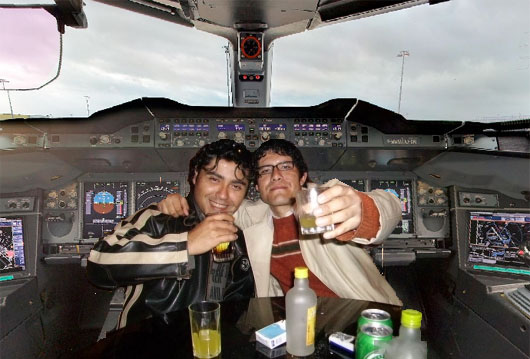 Archivo:Colombianos en un avion.JPG