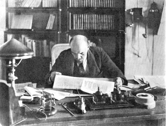 Archivo:Lenin-office-1918.jpg