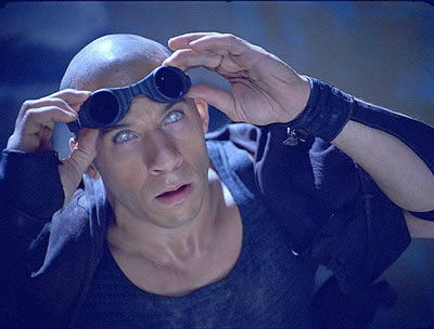 Archivo:Riddick mirando.jpg
