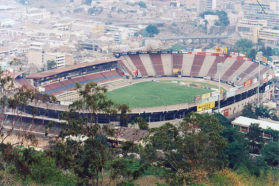Archivo:Estadio Tiburcio Carías.jpeg