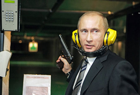Archivo:Putin pistolero.jpg