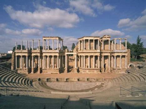 Archivo:Teatro-romano-merida-espana.jpg