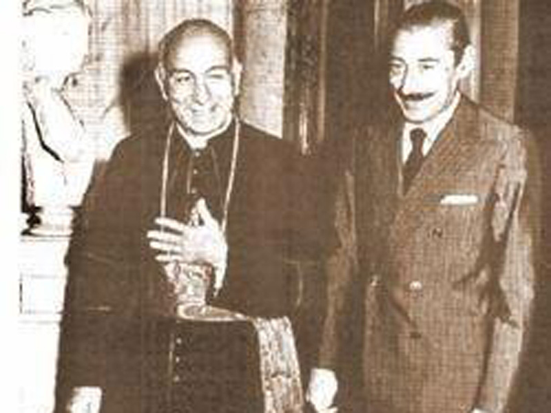 Archivo:Bergoglio y Videla.jpg