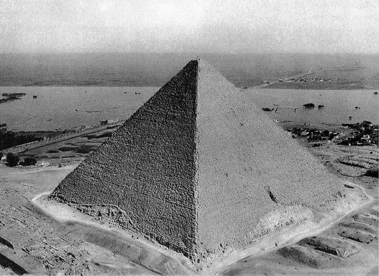 Archivo:Pirámide.jpg