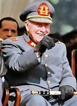 Archivo:Pinochet-riendo.jpg