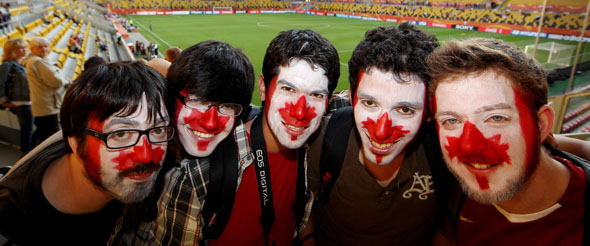 Archivo:Canada-soccer-fans1.jpg